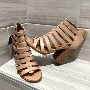 BRAND NEW W/TAGS: Dolce Vita Sandals
